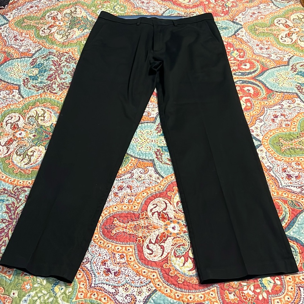 Haggar clothing men’s slacks. Straight fit premium no iron khaki. 36x32